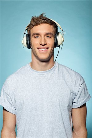 Man wearing headphones Foto de stock - Sin royalties Premium, Código: 614-06442897