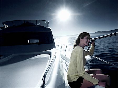 Woman on deck of yacht Foto de stock - Sin royalties Premium, Código: 614-06442936