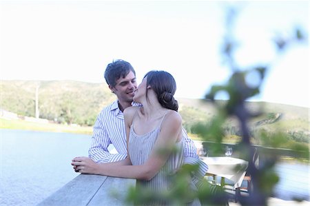 romantic young couple - Couple smiling together outdoors Foto de stock - Sin royalties Premium, Código: 614-06536986