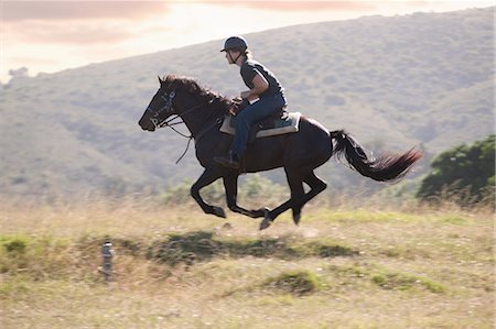 simsearch:614-06536714,k - Man riding horse in rural landscape Photographie de stock - Premium Libres de Droits, Code: 614-06537222