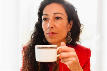 drinking coffe interior - Woman drinking cup of coffee Foto de stock - Sin royalties Premium, Código: 614-06537412