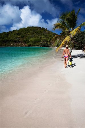 st vincent and the grenadines - Woman carrying fins on tropical beach Photographie de stock - Premium Libres de Droits, Code: 614-06537514