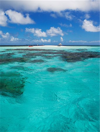 st vincent and the grenadines - Clouds over sandbar and tropical water Photographie de stock - Premium Libres de Droits, Code: 614-06537519