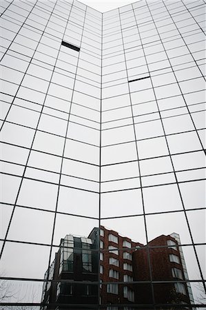 Building reflected in glass windows Photographie de stock - Premium Libres de Droits, Code: 614-06537599