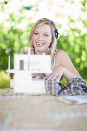 simsearch:614-06537476,k - Woman working on sewing machine Photographie de stock - Premium Libres de Droits, Code: 614-06537638