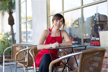 petite entreprise - Woman writing at cafe table Photographie de stock - Premium Libres de Droits, Code: 614-06624459
