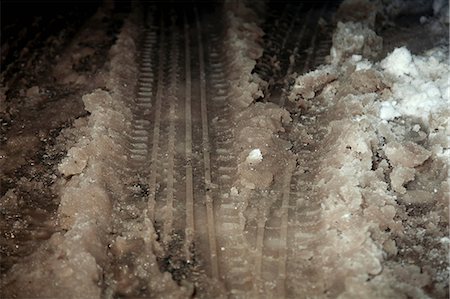 reifen - Close up of tire tracks in snow slush Stockbilder - Premium RF Lizenzfrei, Bildnummer: 614-06624644