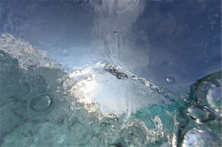 Crashing wave viewed underwater Foto de stock - Sin royalties Premium, Código: 614-06624645