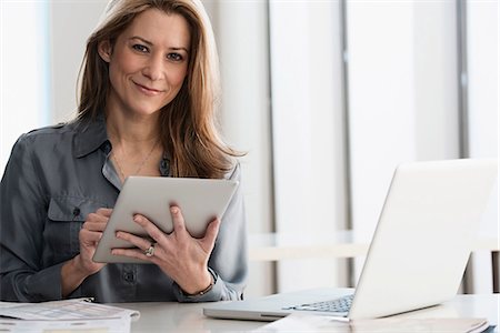 portrait woman focused - Businesswoman using tablet computer Stock Photo - Premium Royalty-Free, Code: 614-06624651