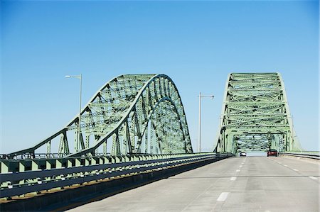 pont - Cars driving on bridge Photographie de stock - Premium Libres de Droits, Code: 614-06624673