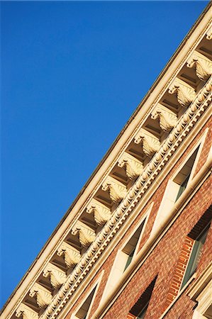 simsearch:614-07911853,k - Low angle view of roof ledge Foto de stock - Sin royalties Premium, Código: 614-06624710