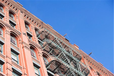 simsearch:614-06718999,k - Fire escape on apartment building Fotografie stock - Premium Royalty-Free, Codice: 614-06624713