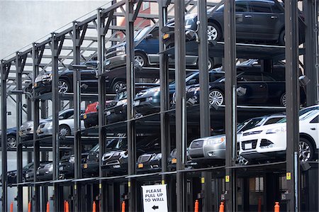 parcheggio - Cars in parking structure Fotografie stock - Premium Royalty-Free, Codice: 614-06624744