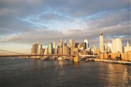 simsearch:614-06624755,k - New York City skyline and bridge Foto de stock - Sin royalties Premium, Código: 614-06624782