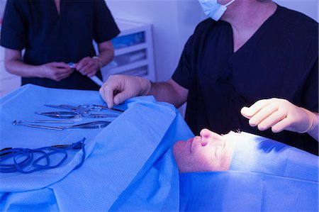 eye doctor (male) - Surgeon with patient in operating room Stock Photo - Premium Royalty-Free, Code: 614-06624797