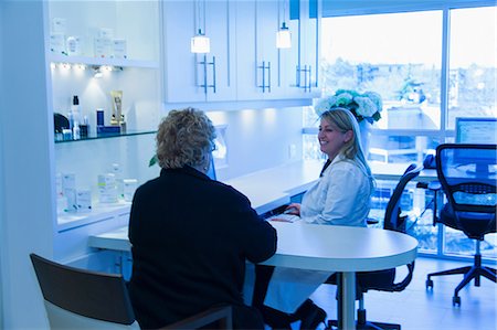 doctor with patient - Doctor and patient talking in office Stock Photo - Premium Royalty-Free, Code: 614-06624813