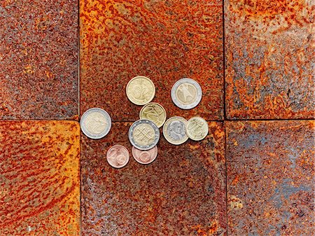 pièce (monnaie) - Euro coins on brick floor Photographie de stock - Premium Libres de Droits, Code: 614-06624828