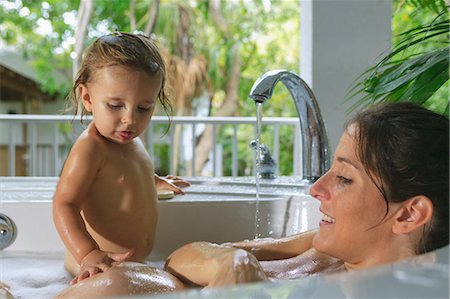 female kid bath - Pregnant mother and toddler in bath Stock Photo - Premium Royalty-Free, Code: 614-06624899
