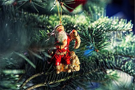 Santa Christmas ornament on tree Stock Photo - Premium Royalty-Free, Code: 614-06624916