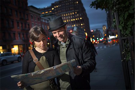 simsearch:614-06624984,k - Couple reading city map at night Stock Photo - Premium Royalty-Free, Code: 614-06625013