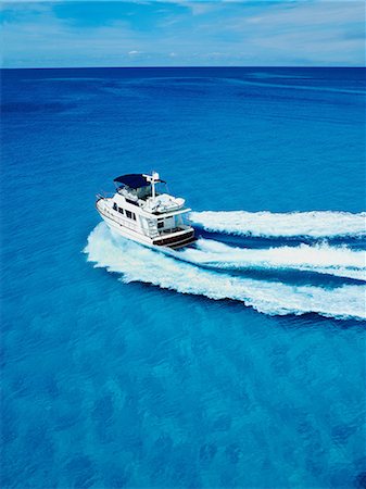 simsearch:614-06116409,k - Boat sailing in tropical water Foto de stock - Sin royalties Premium, Código: 614-06625029