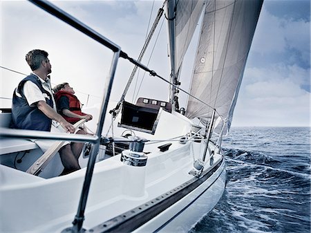 embarcación - Father and son steering boat on water Foto de stock - Sin royalties Premium, Código: 614-06625031