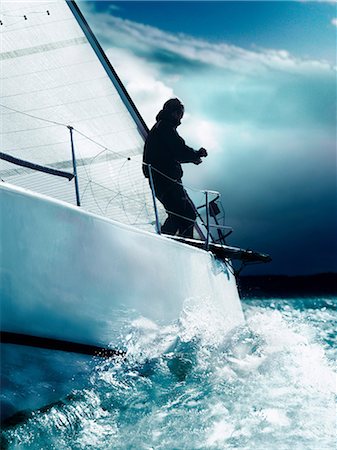 Man trimming sails on yacht in race Foto de stock - Sin royalties Premium, Código: 614-06625033