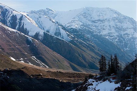 Aerial view of snowy mountain valley Foto de stock - Sin royalties Premium, Código: 614-06625074