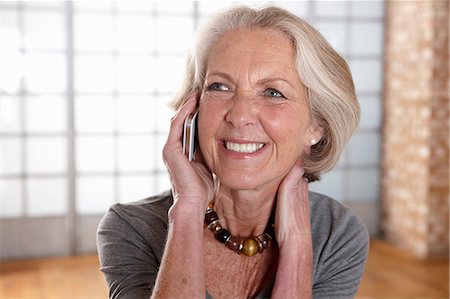 simsearch:614-06718079,k - Older woman talking on cell phone Fotografie stock - Premium Royalty-Free, Codice: 614-06625160