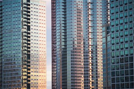 Windows of urban skyscrapers Foto de stock - Sin royalties Premium, Código: 614-06623380