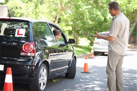 dad teaching - Father teaching teenage daughter driving Foto de stock - Sin royalties Premium, Código: 614-06623414