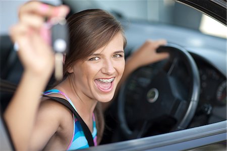 simsearch:400-05749371,k - Teenage girl holding keys to new car Stock Photo - Premium Royalty-Free, Code: 614-06623415