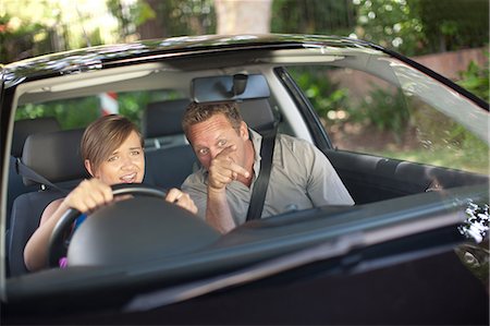 dad teaching - Father teaching teenage daughter driving Foto de stock - Sin royalties Premium, Código: 614-06623417