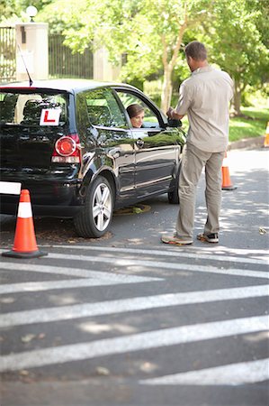 enseñar - Father teaching teenage daughter driving Foto de stock - Sin royalties Premium, Código: 614-06623411