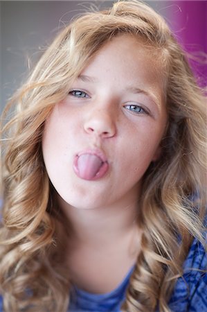 Girl sticking her tongue out Photographie de stock - Premium Libres de Droits, Code: 614-06623437