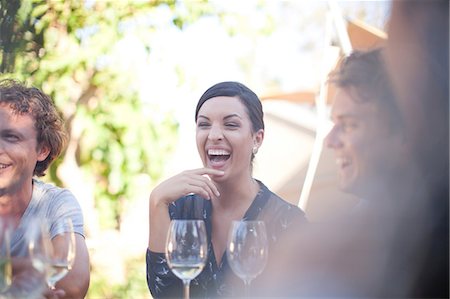 dinner party - Friends having drinks at table outdoors Foto de stock - Sin royalties Premium, Código: 614-06623997