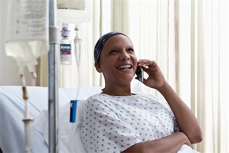 Female hospital patient using cellphone Stock Photo - Premium Royalty-Free, Code: 614-06718033
