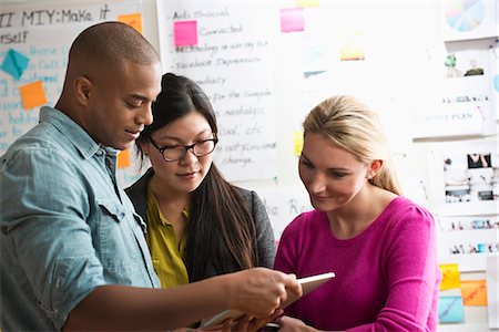 discussion office sticky note - Colleagues using digital tablet Stock Photo - Premium Royalty-Free, Code: 614-06718095