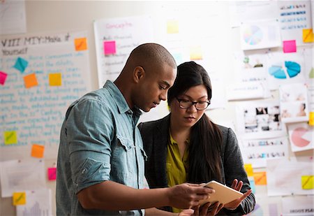 discussion office sticky note - Colleagues using digital tablet Stock Photo - Premium Royalty-Free, Code: 614-06718091