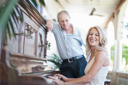 pianoforte - Older couple playing piano Fotografie stock - Premium Royalty-Free, Codice: 614-06718539