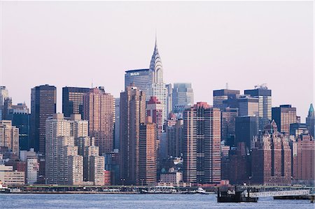 edificio - New York City skyline and waterfront Foto de stock - Sin royalties Premium, Código: 614-06718714