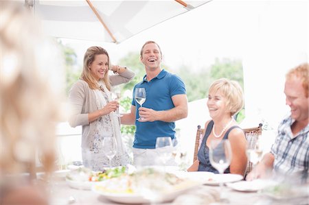 dîners - Couple making toast at table Photographie de stock - Premium Libres de Droits, Code: 614-06718824