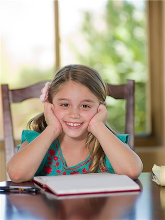 Girl doing homework at table Photographie de stock - Premium Libres de Droits, Code: 614-06718883