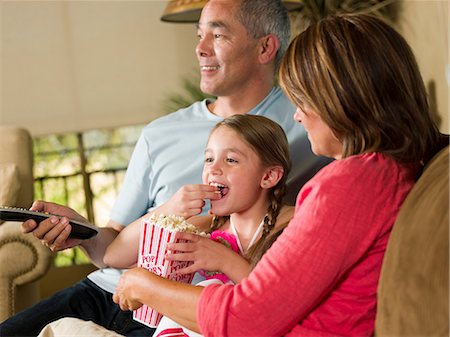 entertainment and movie - Family relaxing together on sofa Foto de stock - Sin royalties Premium, Código: 614-06718893