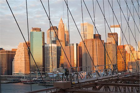 simsearch:614-06718557,k - New York City skyline at sunset Photographie de stock - Premium Libres de Droits, Code: 614-06719045