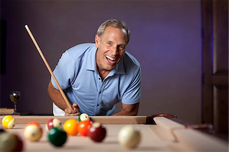 Older man playing pool Fotografie stock - Premium Royalty-Free, Codice: 614-06719054