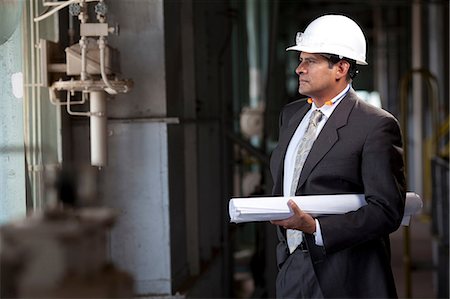 Businessman with blueprints in plant Photographie de stock - Premium Libres de Droits, Code: 614-06719088