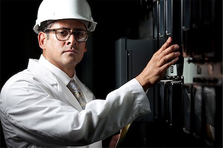 Industrial worker at switch board Foto de stock - Sin royalties Premium, Código: 614-06719096