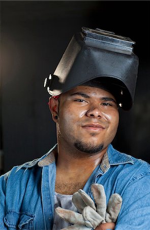 soldador (hombre y mujer) - Industrial worker in welding helmet Foto de stock - Sin royalties Premium, Código: 614-06719104