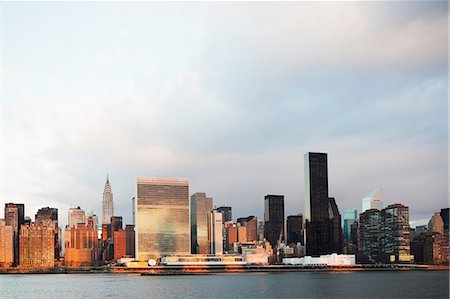 New York City skyline and waterfront Foto de stock - Sin royalties Premium, Código: 614-06719125